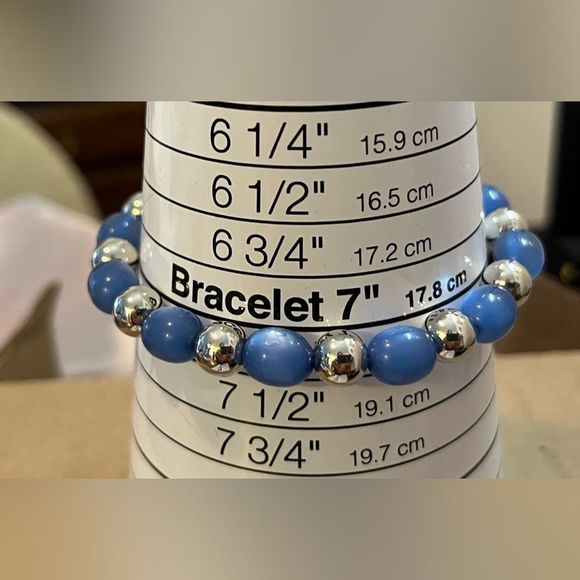 Blue elastic bead bracelet - Picture 2 of 6